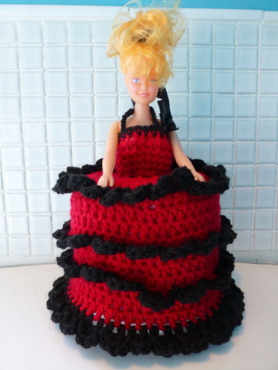 Crochet toilet roll doll